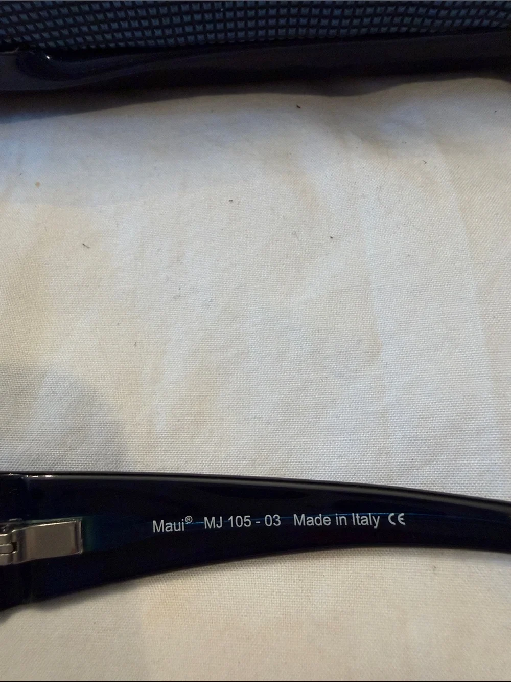 Men's Vintage Maui Jim Sport Sunglasses in Navy Blue with Gray Lenses. Pristine